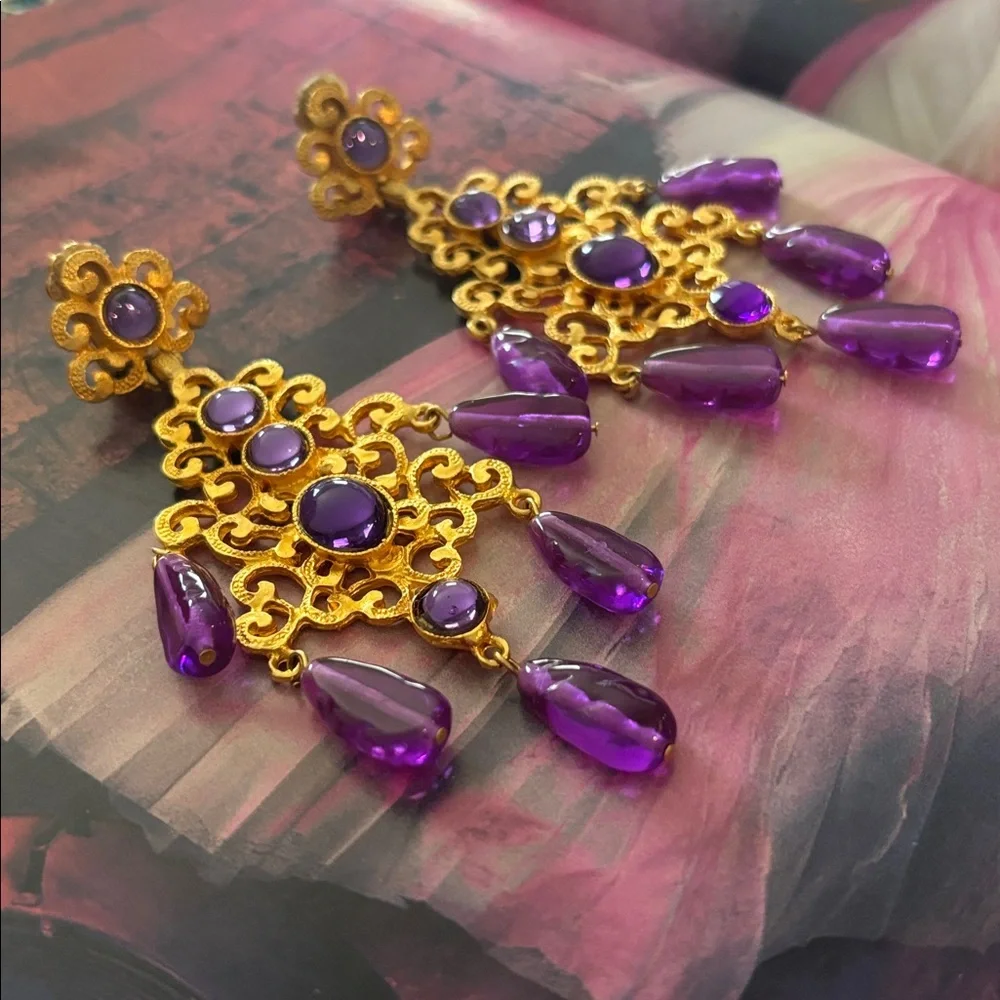 These are Kenneth Jay Lane 22-karat gold-plated cabochon clip earrings. - Picture 3 of 8